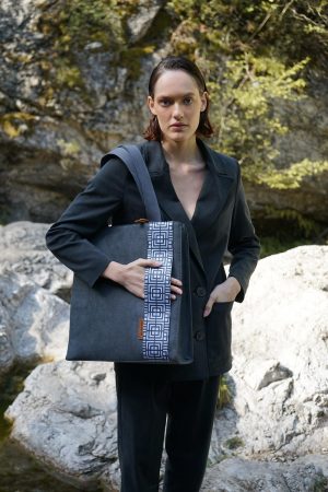 Labyrinth (black) bag