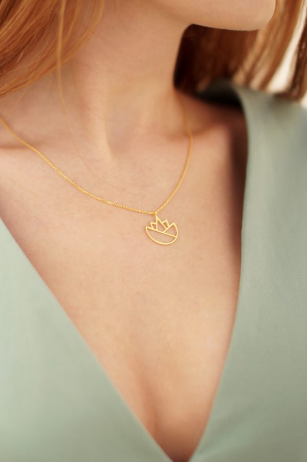 lotus necklace (gold) 1