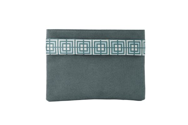 Labyrinth (grey) clutch