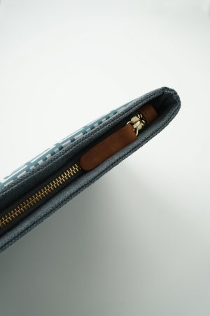 Labyrinth (grey) clutch